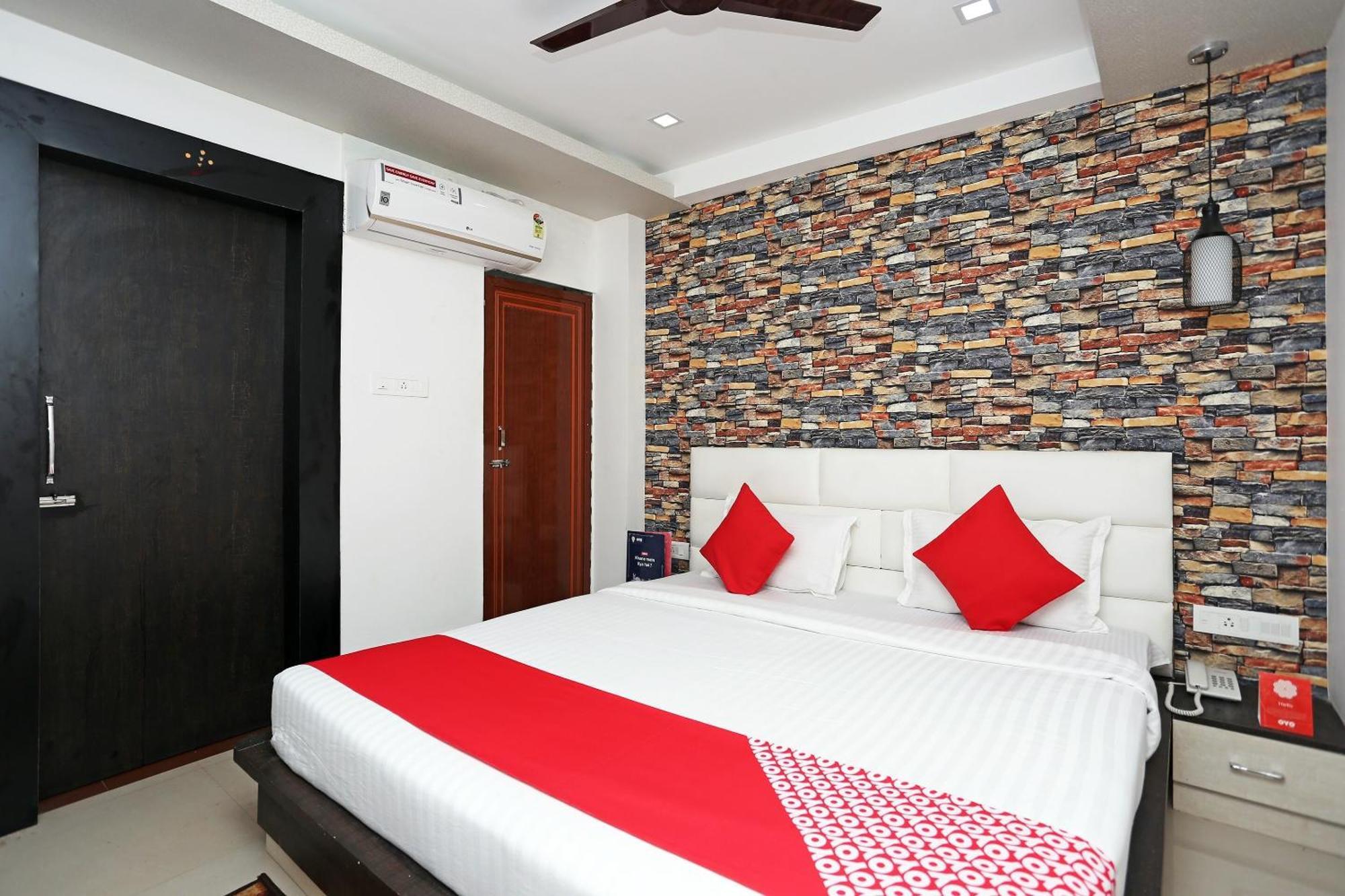 Super Capital O Sai Jagannath Hotel Khandagiri Exterior photo