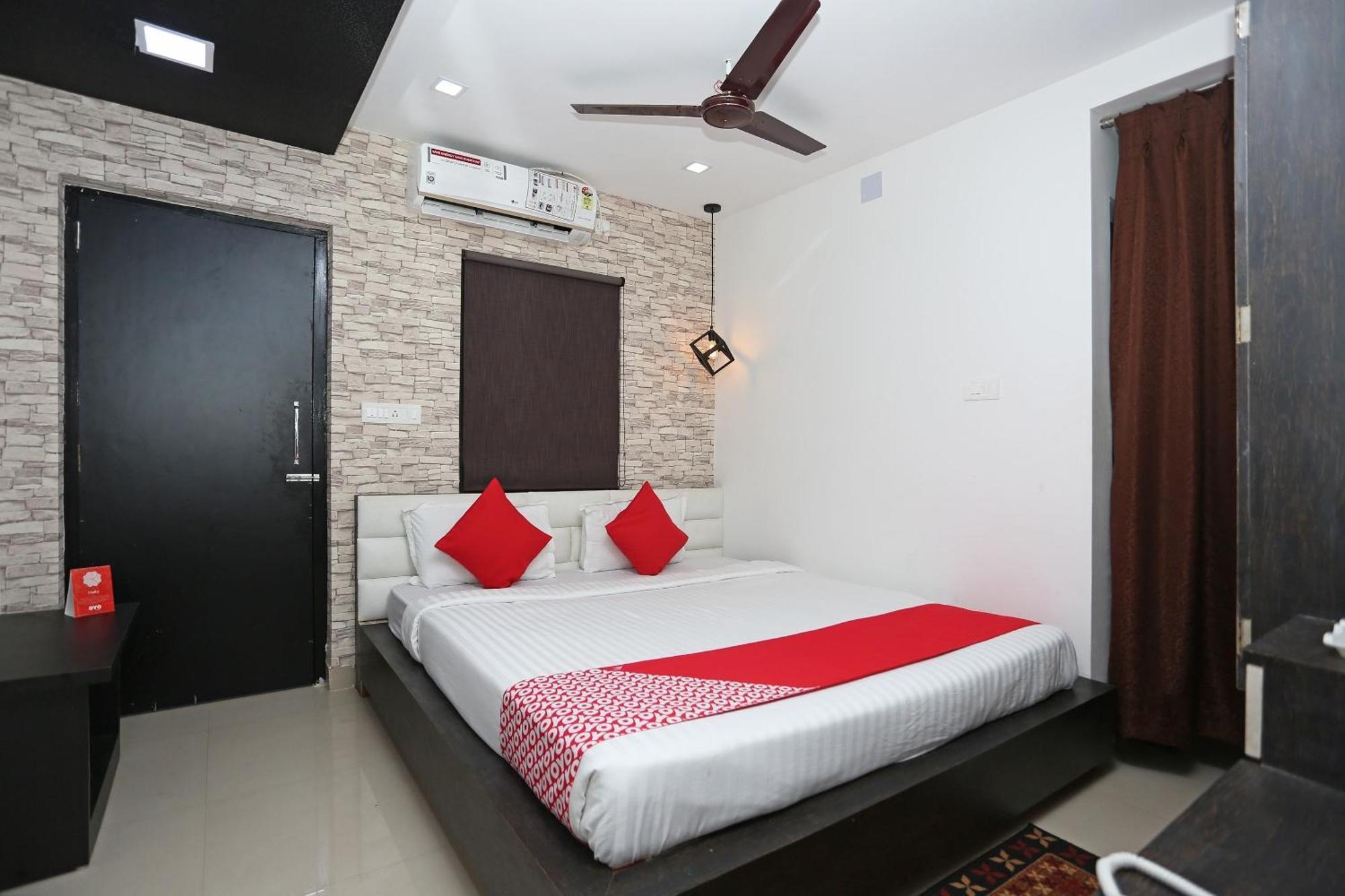 Super Capital O Sai Jagannath Hotel Khandagiri Exterior photo