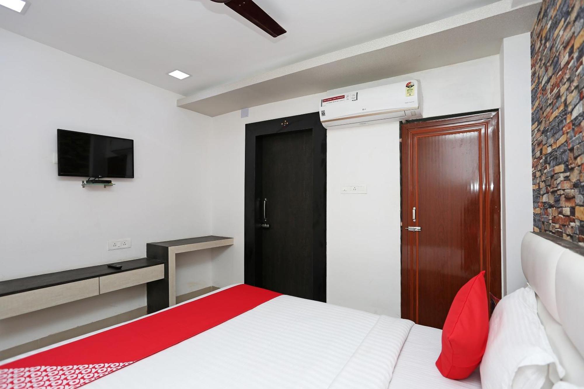 Super Capital O Sai Jagannath Hotel Khandagiri Exterior photo